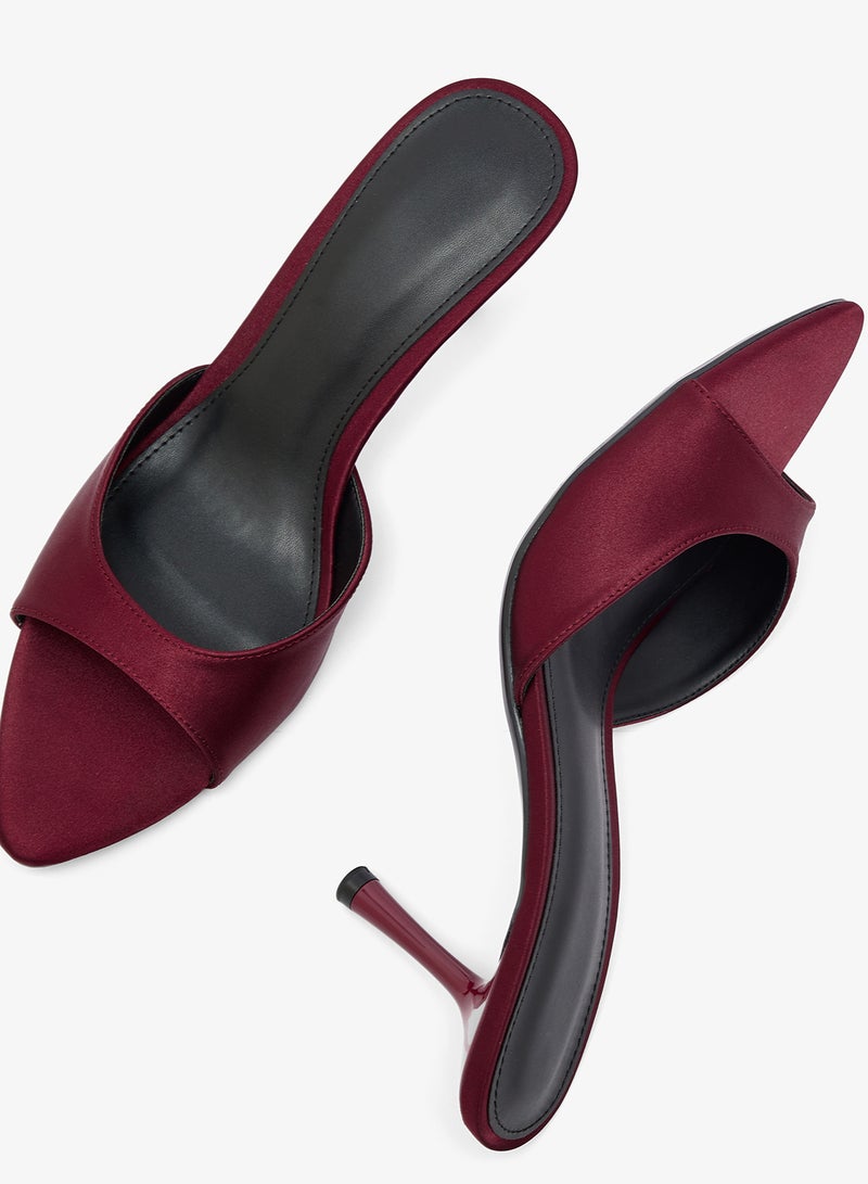 ايلا ليمتد اديشن صنادل بكعب قطة من الساتان - Image 4